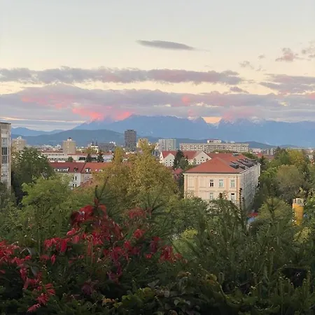 Apartma Golovec Apartamento