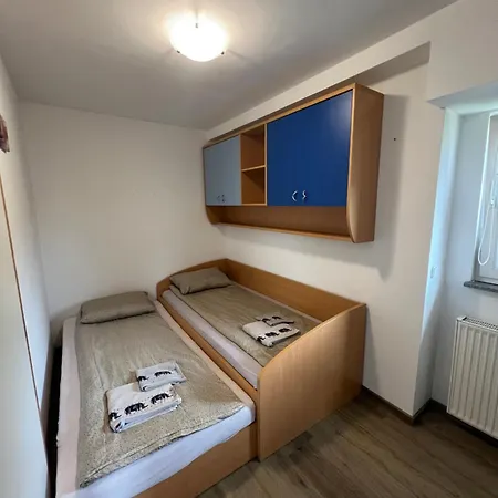 Apartma Golovec Lägenhet