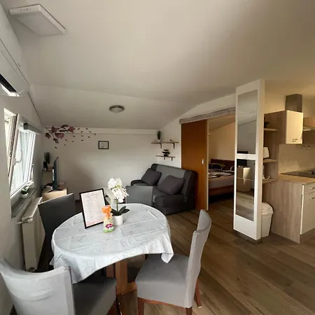 Lägenhet Apartma Golovec